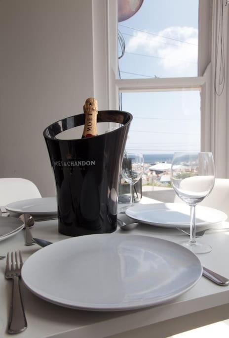 Stunning 2 Bed Apartment With Sea Views, Penzance Exterior foto